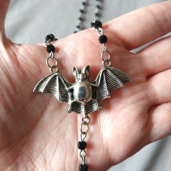 Handmade goth vampire rosary style black & silver necklace - Picture 6 of 6